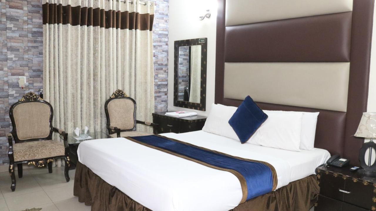 Hotel Tourist Inn Lahore Esterno foto