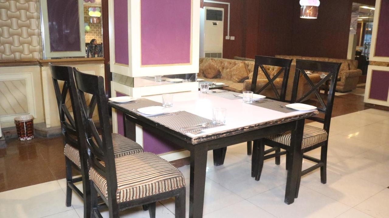 Hotel Tourist Inn Lahore Esterno foto
