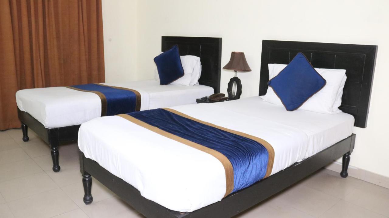 Hotel Tourist Inn Lahore Esterno foto