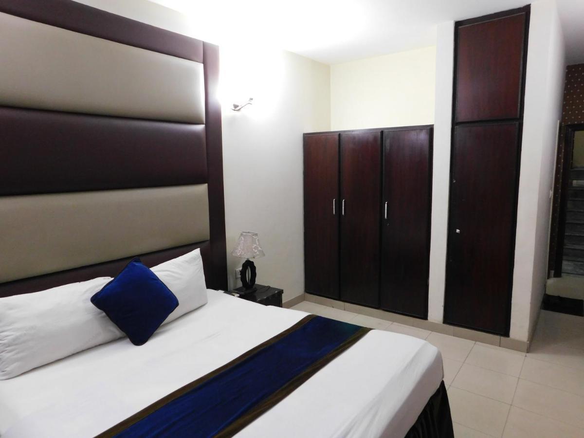 Hotel Tourist Inn Lahore Esterno foto