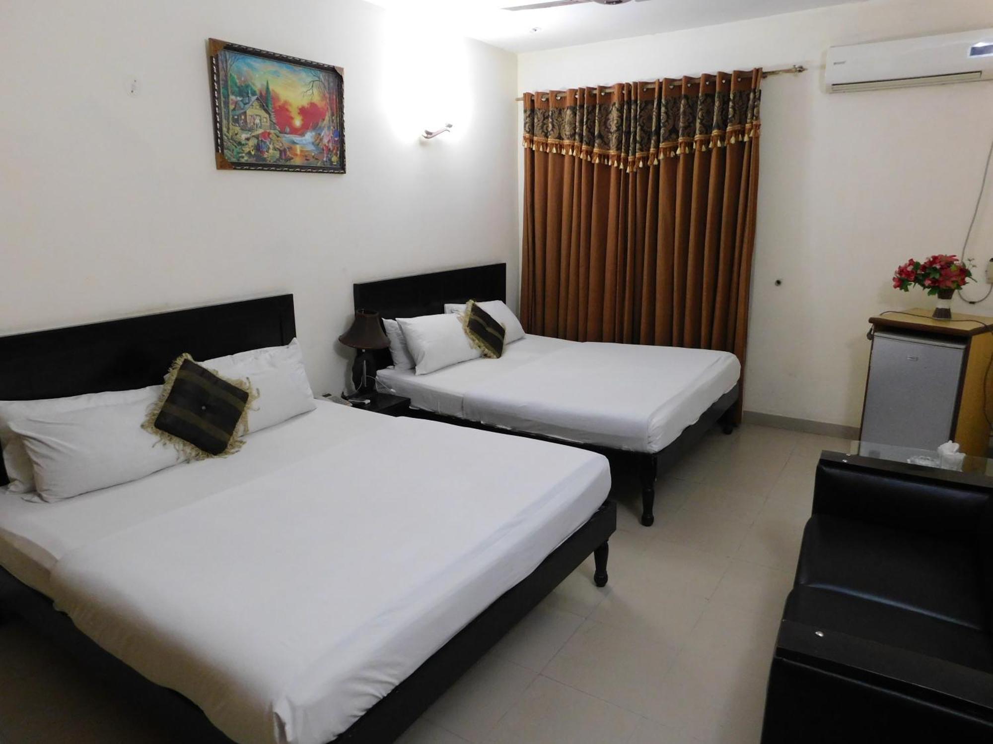 Hotel Tourist Inn Lahore Esterno foto