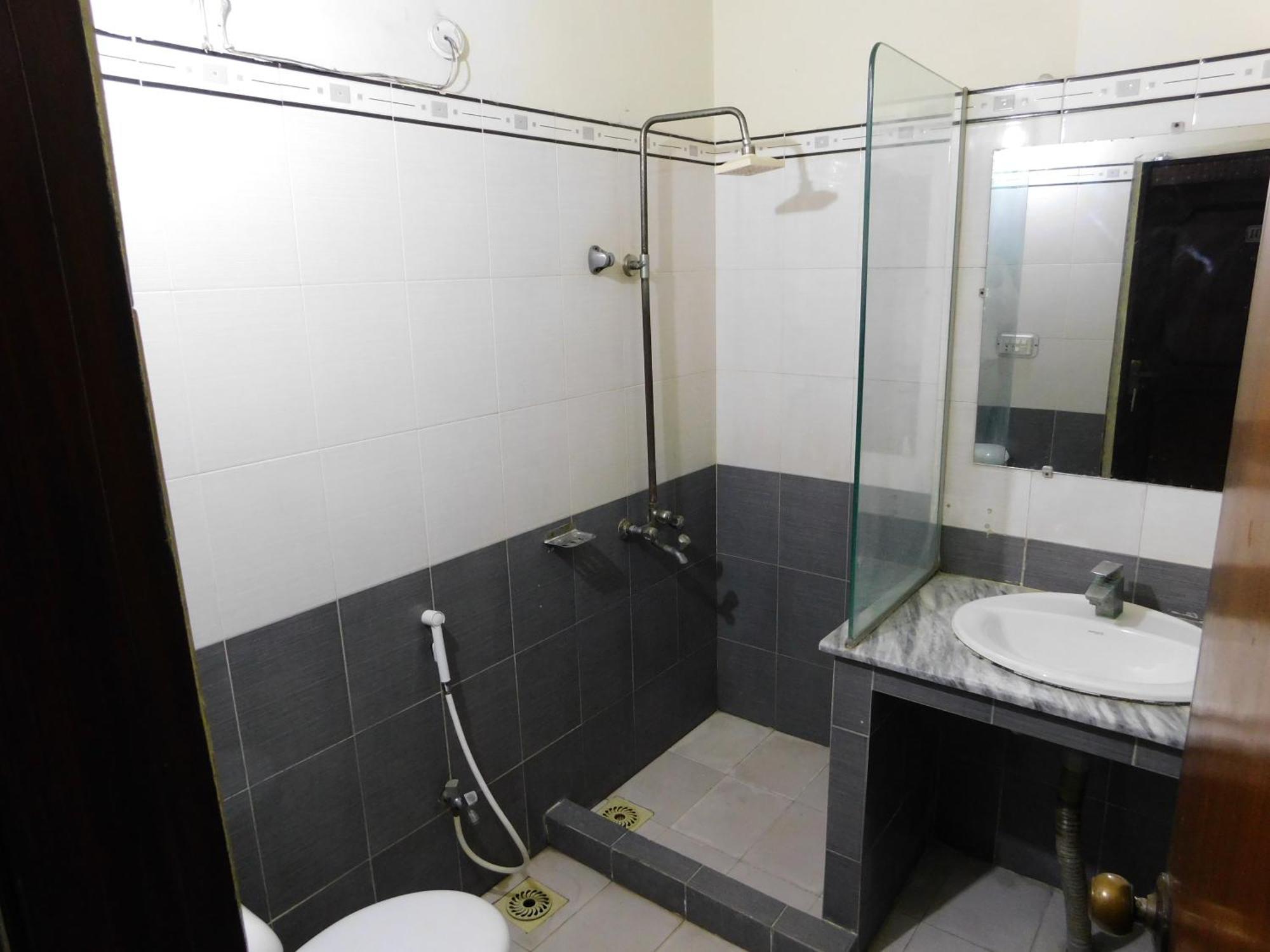 Hotel Tourist Inn Lahore Esterno foto