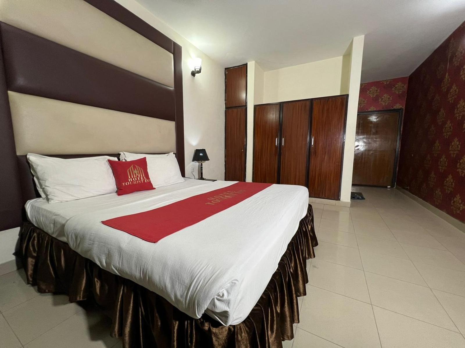 Hotel Tourist Inn Lahore Esterno foto