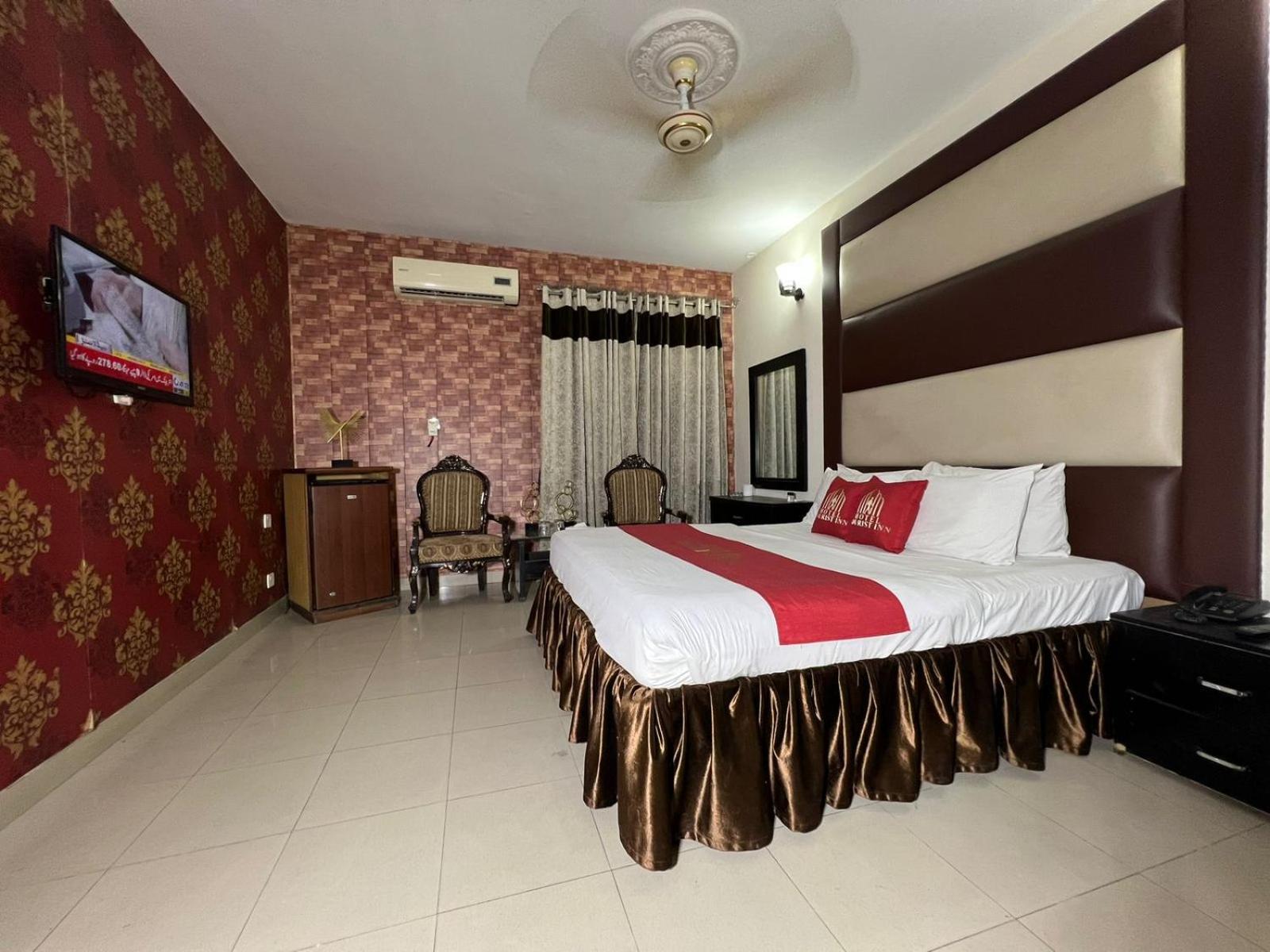 Hotel Tourist Inn Lahore Esterno foto