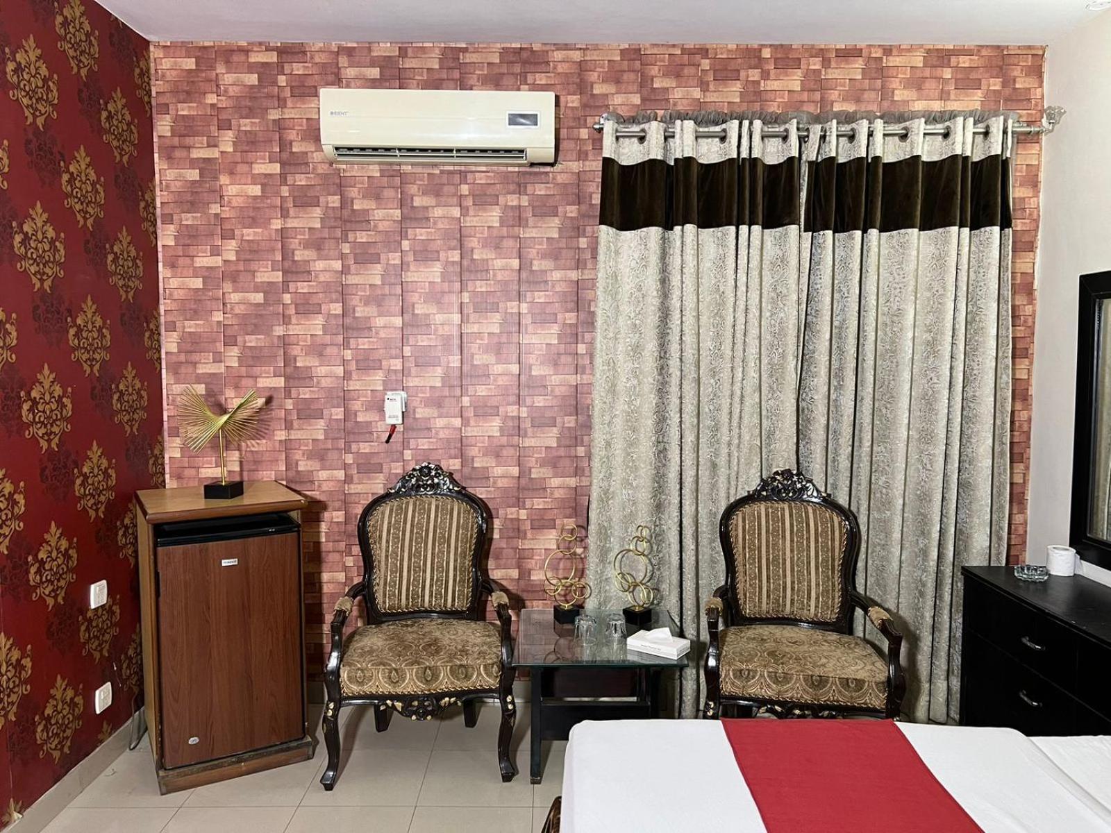 Hotel Tourist Inn Lahore Esterno foto