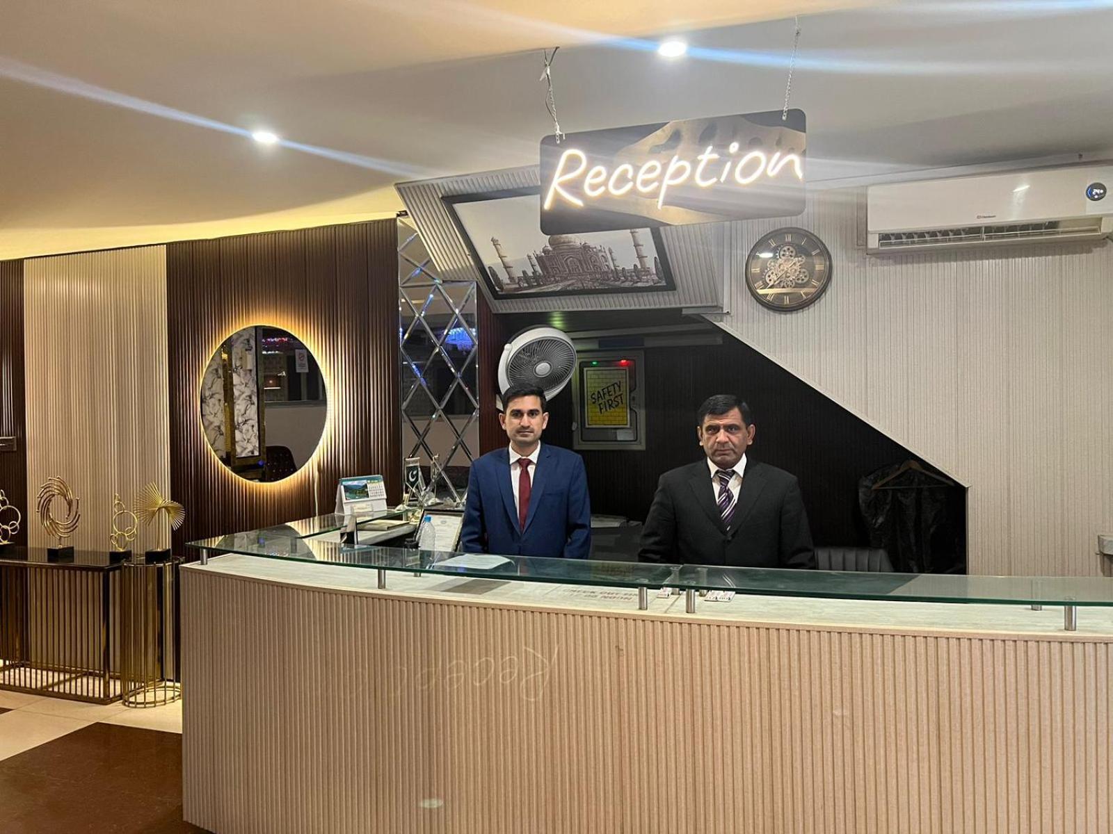 Hotel Tourist Inn Lahore Esterno foto