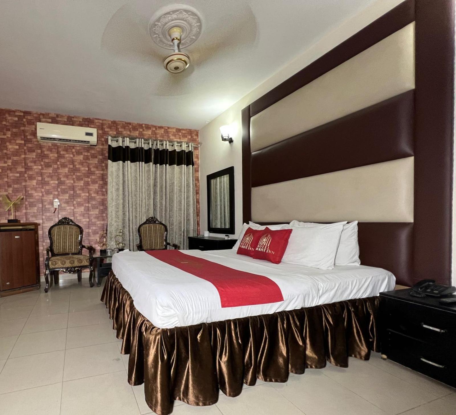 Hotel Tourist Inn Lahore Esterno foto
