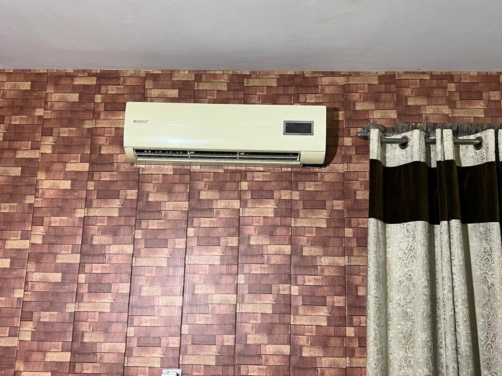 Hotel Tourist Inn Lahore Esterno foto