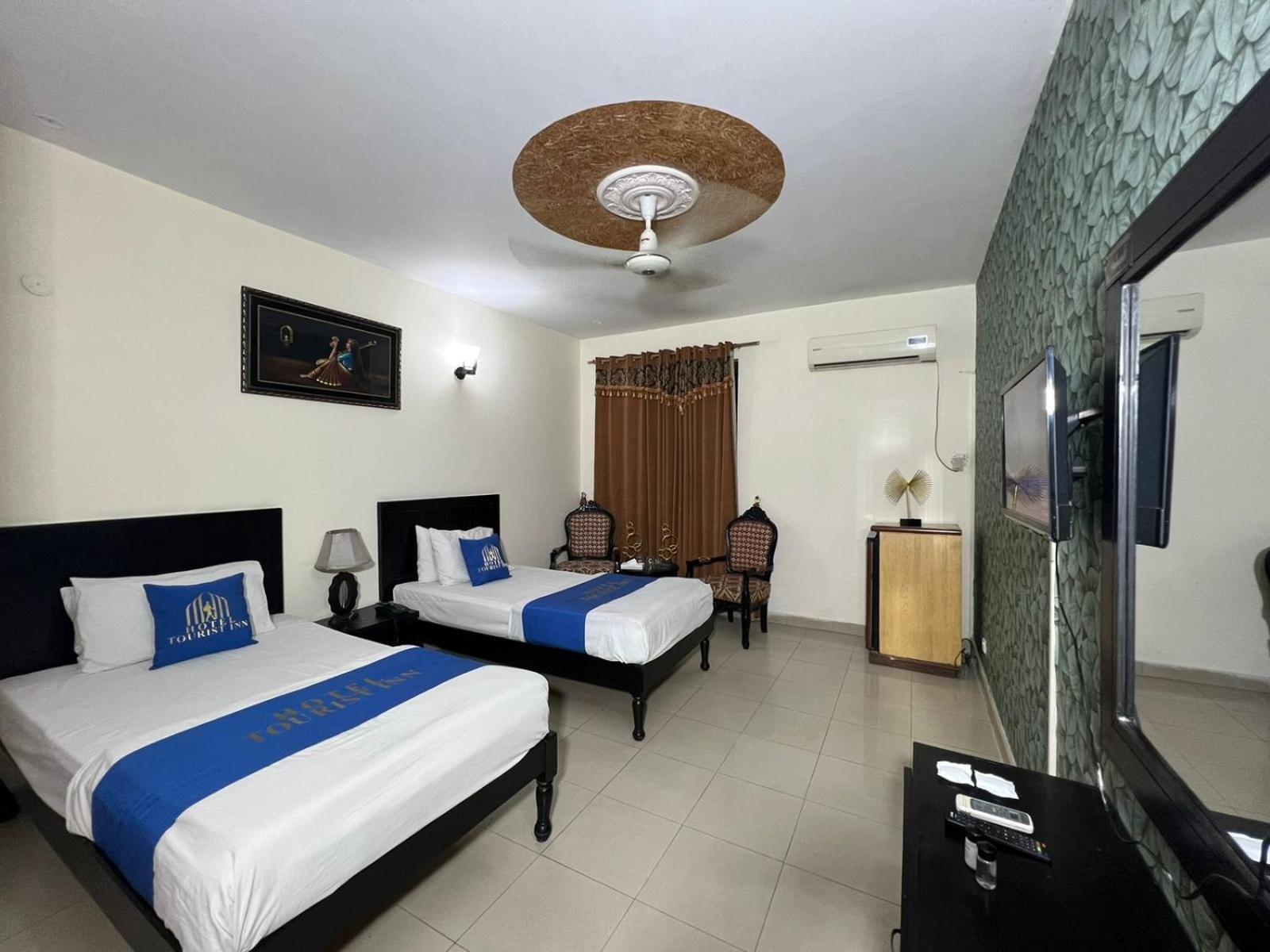 Hotel Tourist Inn Lahore Esterno foto