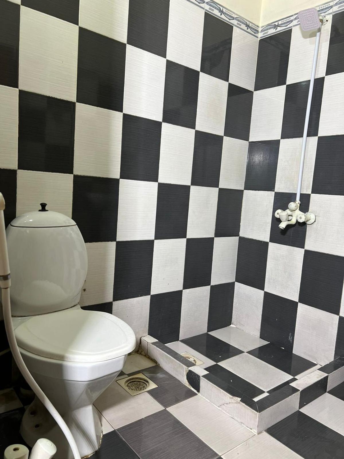Hotel Tourist Inn Lahore Esterno foto